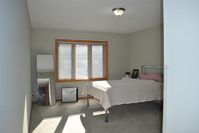 Building Photo - 5005 Warren St