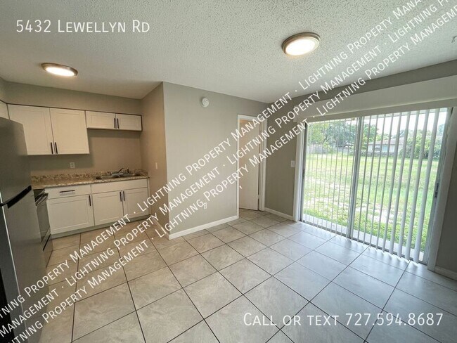 Building Photo - 5432 Lewellyn Rd