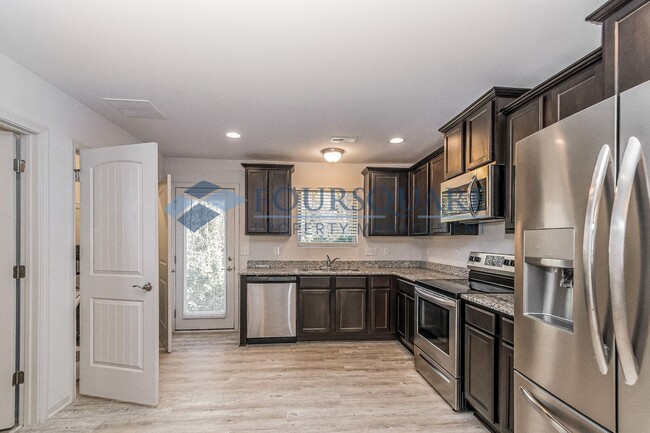 Building Photo - Spacious 3-Bed / 2.5-Bath Townhome with Open Floor Plan & Assigned Parking – Convenient to Downto...