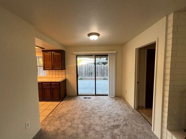 Building Photo - Single story home located in Lakewood Elementary School District!