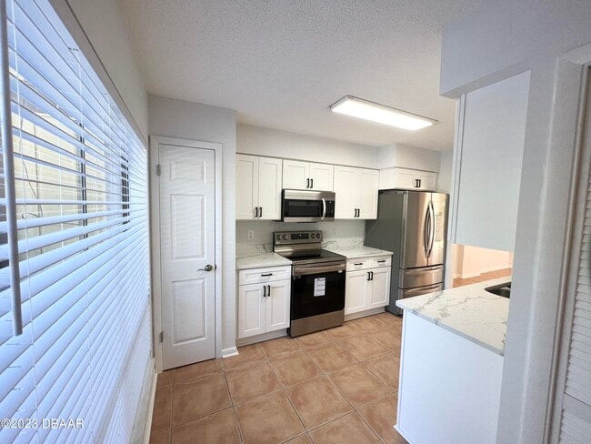 Building Photo - 9 Lakewood Park