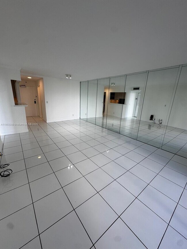 Building Photo - 200 SE 15th Rd