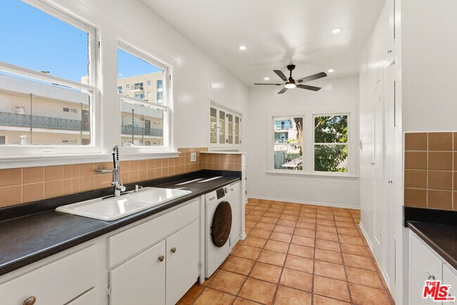 Building Photo - 5729 Carlton Way