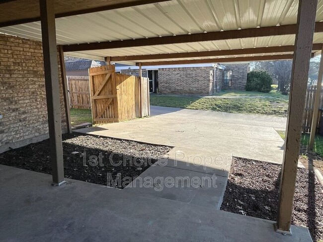 Building Photo - 459 Little Valley Ct