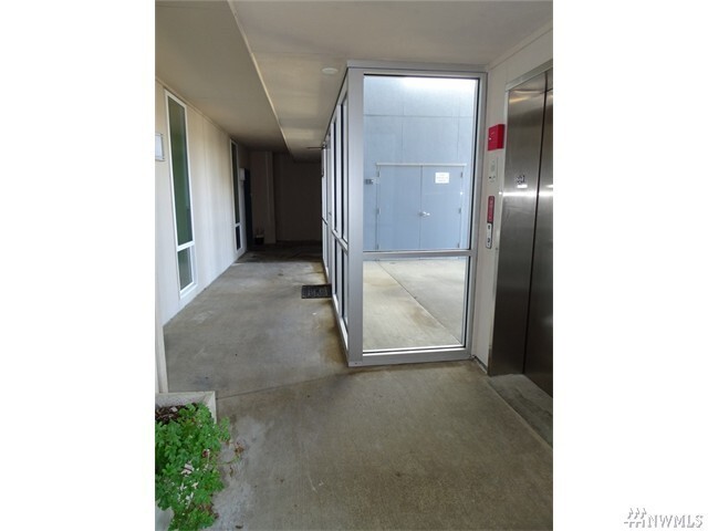 Building Photo - Ground Floor 1 Bedroom 1 Bath  Condo