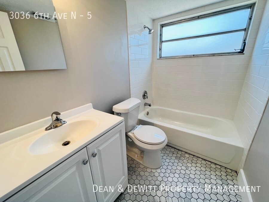 Building Photo - 1 Bed/1 Bath - Unit 5