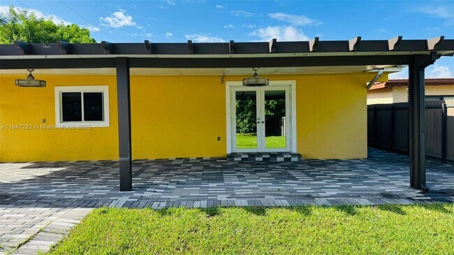 Building Photo - 9130 SW 27th St