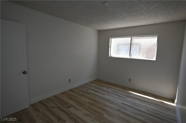 Building Photo - 1512 Cobb Ln
