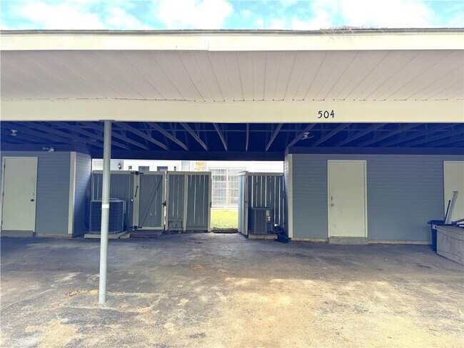 Building Photo - 5900 Grelot Rd