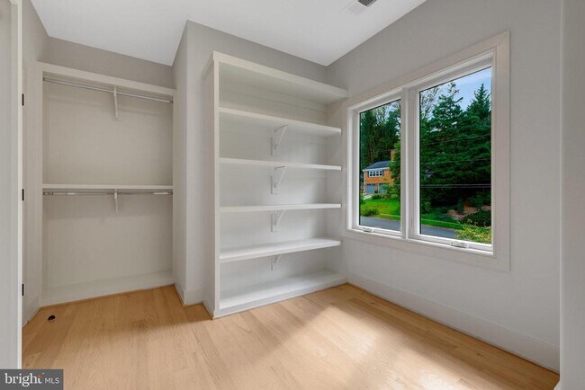 Building Photo - 6226 Kellogg Dr