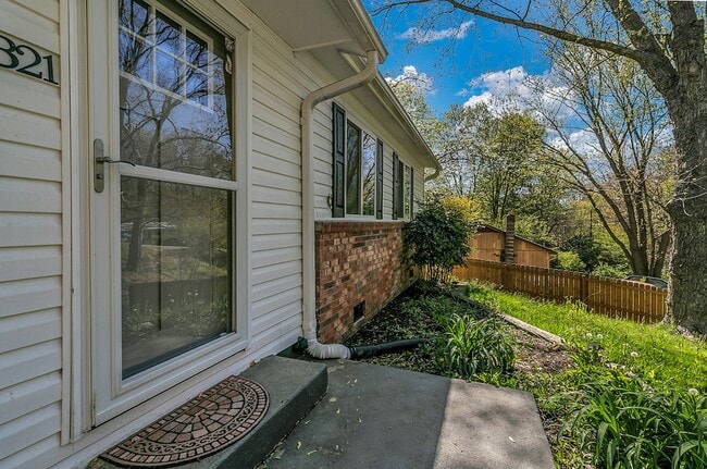 Building Photo - 321 Melody Cir