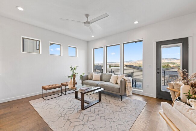 Building Photo - 1277 E Echelon Rdg Ln