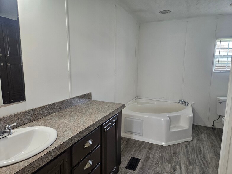 Building Photo - 240 Camden Crossing