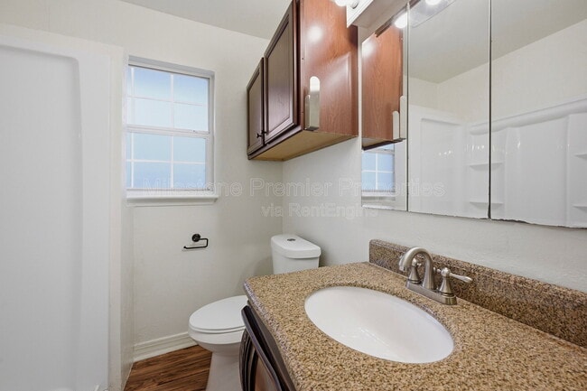Building Photo - 1703 W Elm St