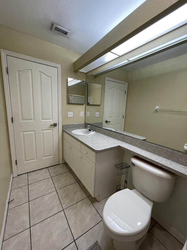 Building Photo - 1602 SW 16th Ct