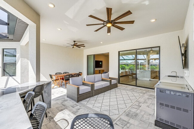 Building Photo - 15140 Pescara St