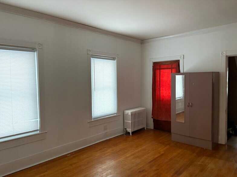 Building Photo - 30 Elm St