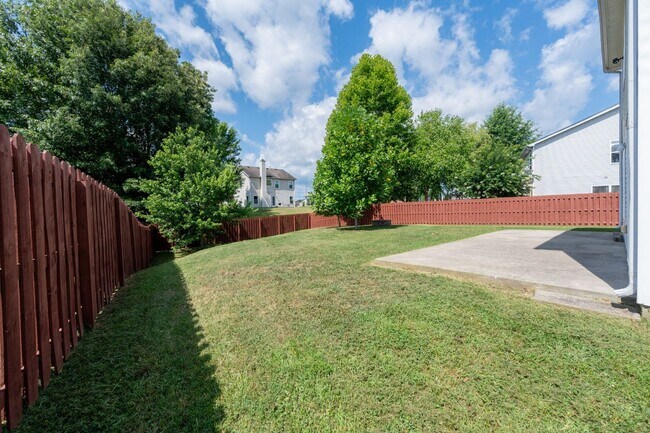 Building Photo - **BE THE LUCKY ONE TO LIVE IN THIS UPDATED NASHVILLE/ BELLEVUE HOME**