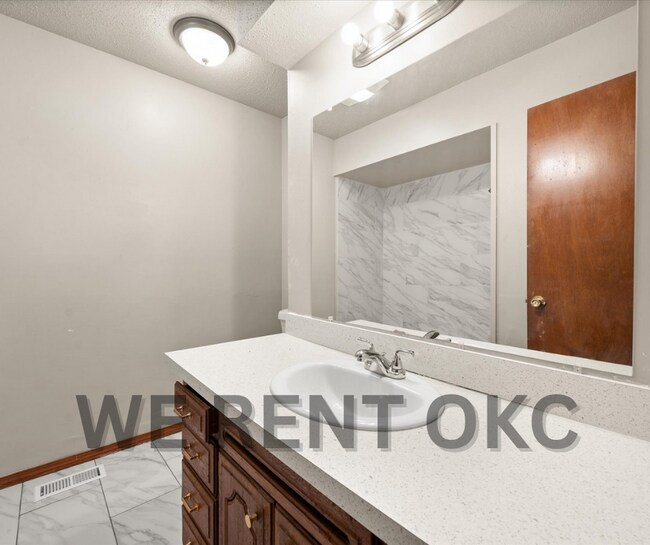 Building Photo - 3016 Shadybrook Dr