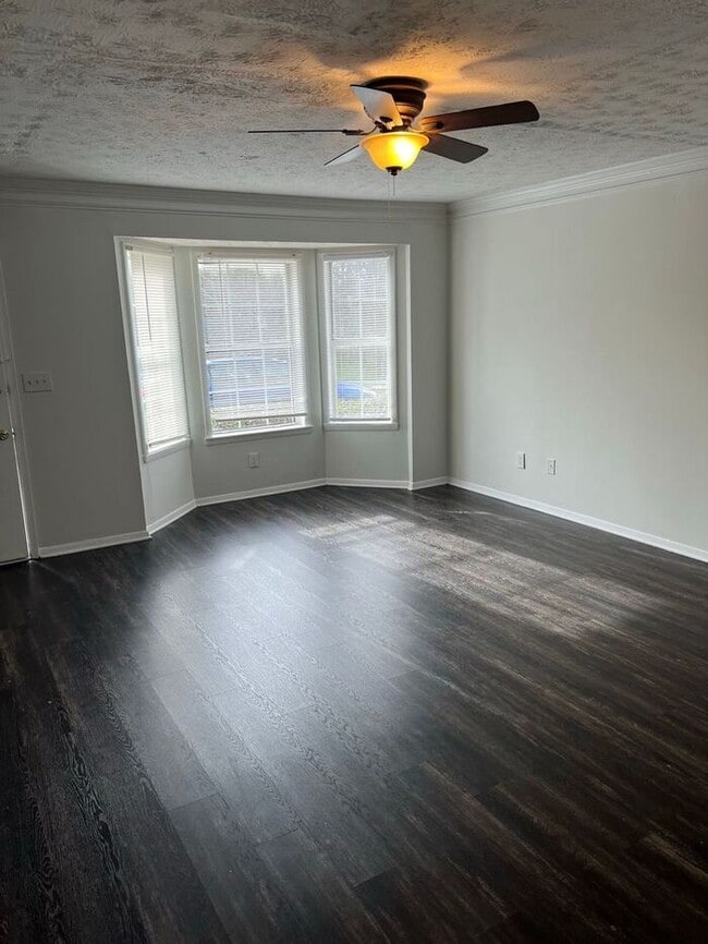 Building Photo - Beautiful 2 bedroom 2.5 bath townhome in Snellville!