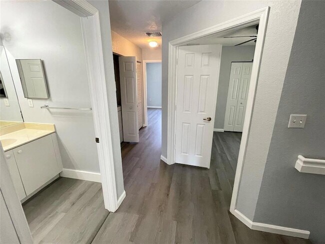 Building Photo - 6301 Landings Terrace