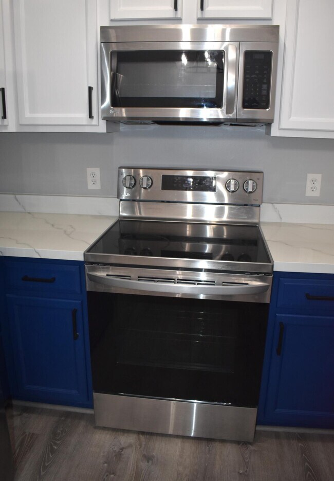 Building Photo - 44725 Ellery Ln