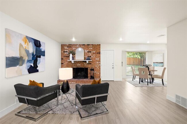 Building Photo - 3205 Santa Monica Dr