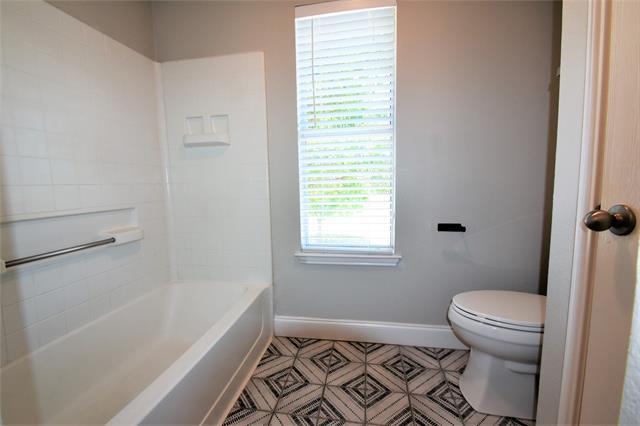 Building Photo - 9328 Warren Dr