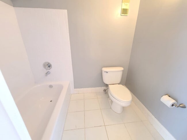 Building Photo - 14850 Naranja Lakes Blvd
