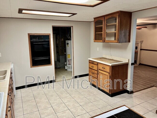 Building Photo - 2405 Woodmont Dr