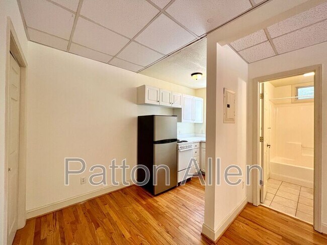 Building Photo - 43 Ravenscroft Dr