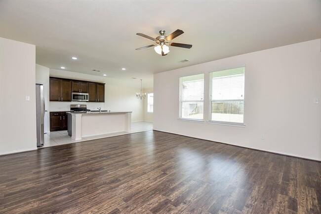 Building Photo - 16035 Dehay Ln