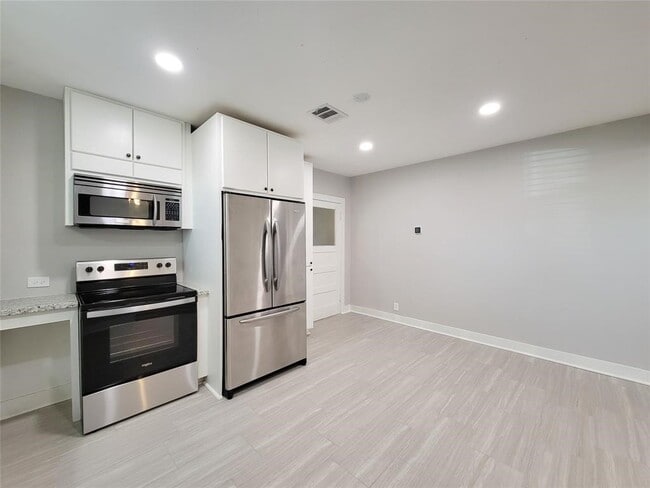 Building Photo - 1113 San Jacinto St