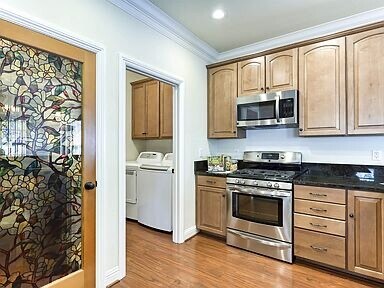 Building Photo - 405 E Main St