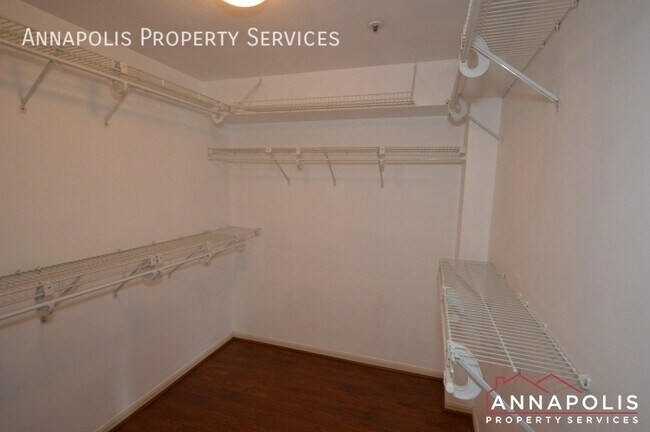 Building Photo - 2707 Summerview Way