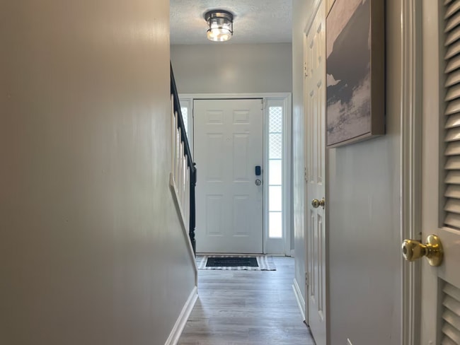 Building Photo - 5690 Hampton Ct