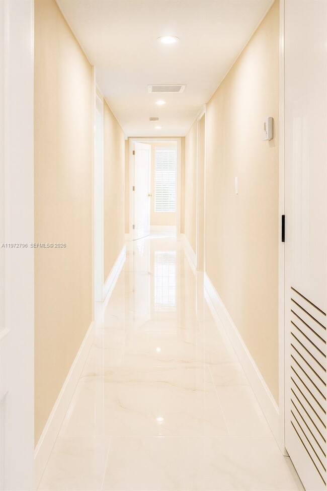 Building Photo - 1399 NE 38th St