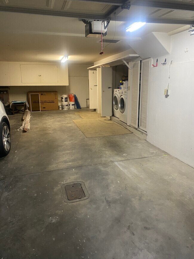 Building Photo - 213 Moonstone St