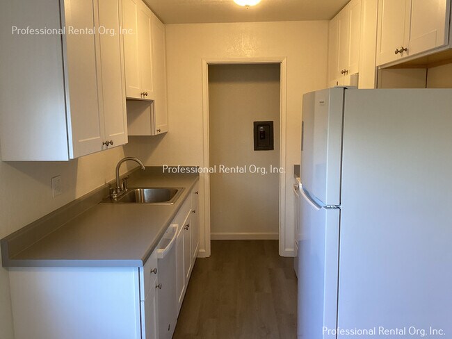 Building Photo - Downtown Newly remodeled 1 bedroom