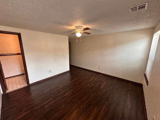 Building Photo - 265 Windsor Way