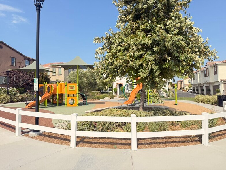 Building Photo - 7072 Vernazza Pl