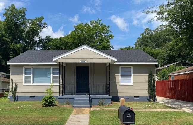 Primary Photo - COMING SOON! CHARMING BUNGALOW STYLE HOME ...