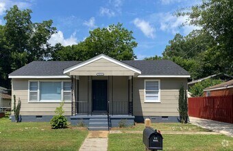 Building Photo - COMING SOON! CHARMING BUNGALOW STYLE HOME ...
