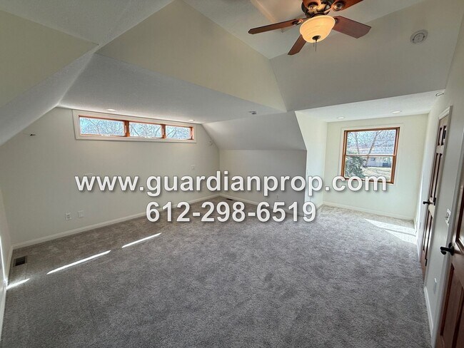 Building Photo - Roseville House in Secluded Midland Hills Available September 1, Updated Kitchen, Large Primary S...