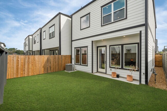 Building Photo - 5903 Wheatley Holw Ln