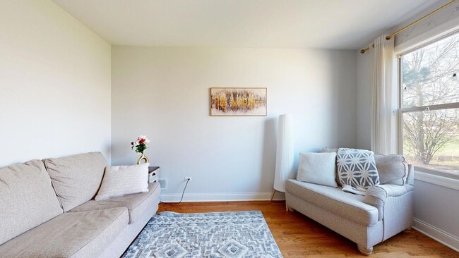 Building Photo - 331 Mary Belle Cir