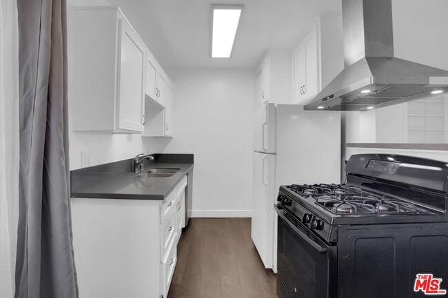 Building Photo - 1100 W Glendon Way