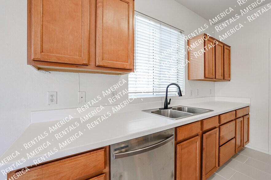Building Photo - 4022 W Carter Rd