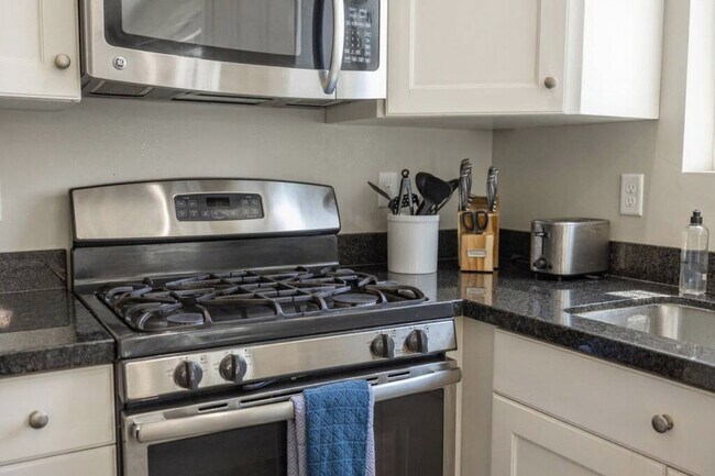 Building Photo - 5032 Bear Trap Dr