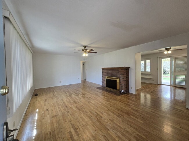 Building Photo - 1844 NW Keasey St